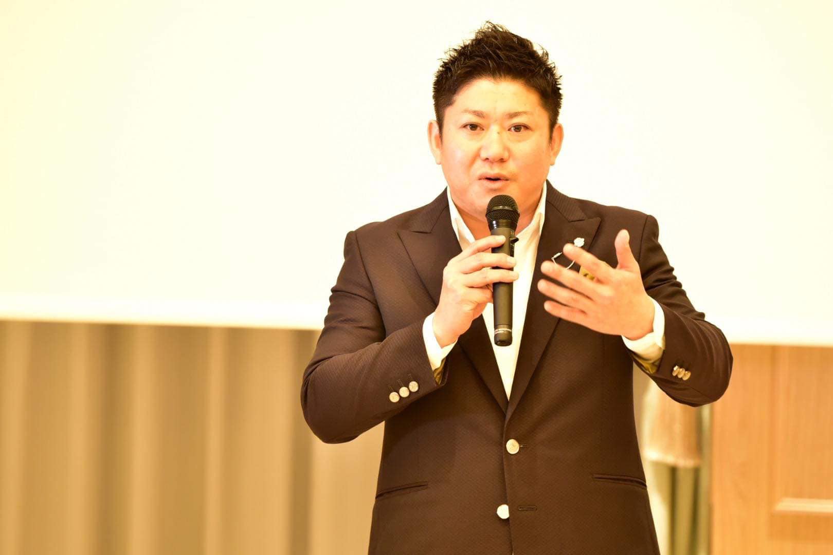 クローバー出版ファウンダー会長・小川泰文